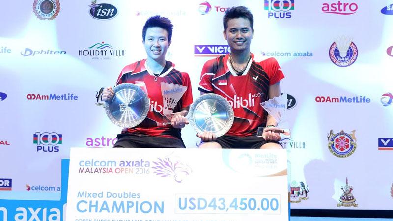 Owi/Butet berhak membawa pulang trofi dan hadiah uang 43.450 dollar Amerika Serikat.